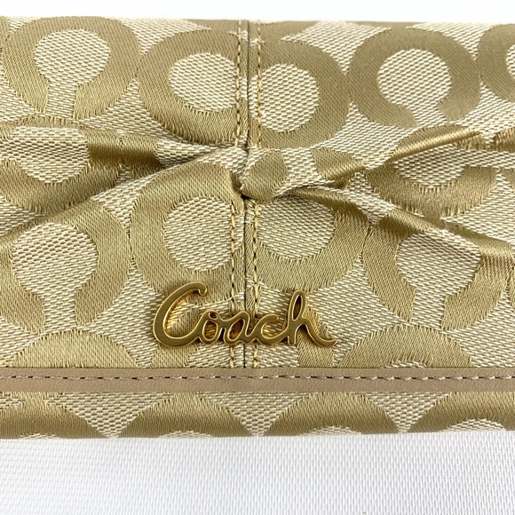 Authentic COACH   No.42460
✨ Parker OP Art Slim Envelope ✨ Light Khaki - Picture 3 of 12